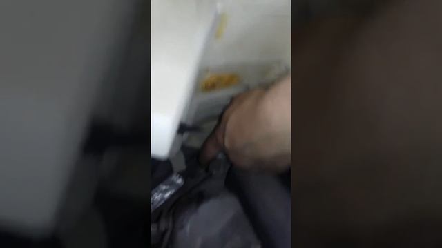 Как снять боковую вставку спинки заднего сиденья Toyota Corolla (Тойота Королла) смотреть онлайн