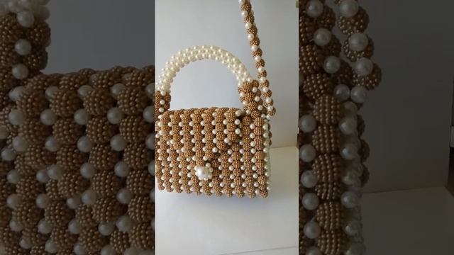 DIY-? из бусин"ШАМБАЛА" в бежево-золотистом цвете и с добавлением бусин жемчужных #сумкиизбусин смотреть онлайн
