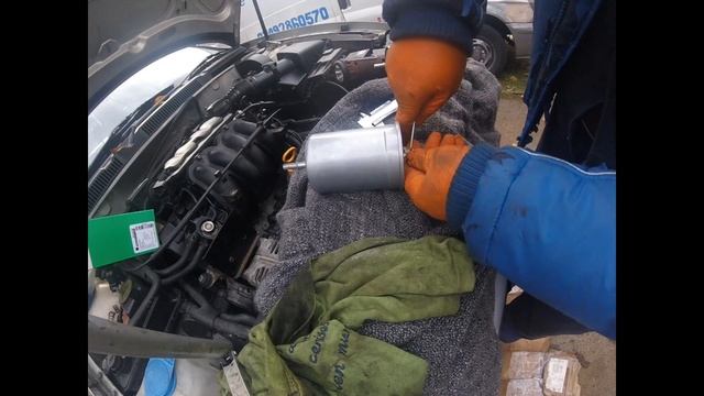 How to change the fuel filter Volkswagen Golf / Как поменять топливный фильтр Volkswagen Golf смотреть онлайн