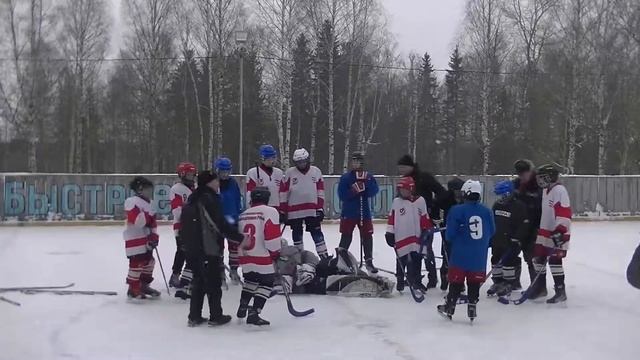 Вручение профсоюзного подарка хоккеистам Качканара смотреть онлайн