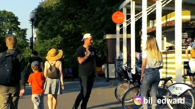 Edward Bil - ДЕВУШКА СЕЛА НА ЛИЦО / РЕАКЦИЯ ЛЮДЕЙ / ПРАНК смотреть онлайн