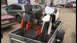 Прицеп для перевозки мотоциклов.