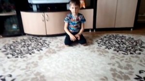 Прокатывание мяча двумя и одной рукой друг другу