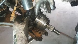 Golf 4, 1.6, бензин, 2000г. Замена гранаты (шрус) и подшипника ступицы.