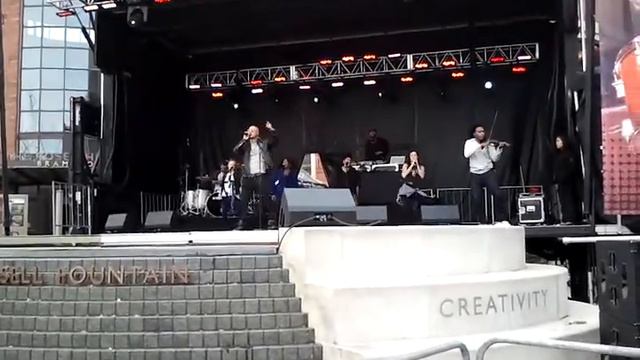 Massari Live On Stage