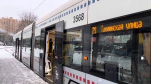 Трамвай 71-414(Pesa Fokstrot) следует по маршруту 21 ”м. Щукинская - Таллинская ул.”