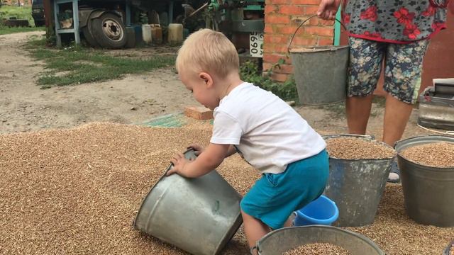 Малыш Саша Показывает Поведение Для Детей с папой