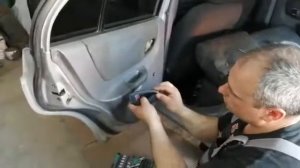 Разборка задней двери Хендай Акцент часть1