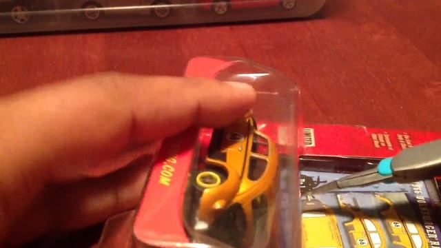 Let's crack open a Johnny Lightning Beetle смотреть онлайн