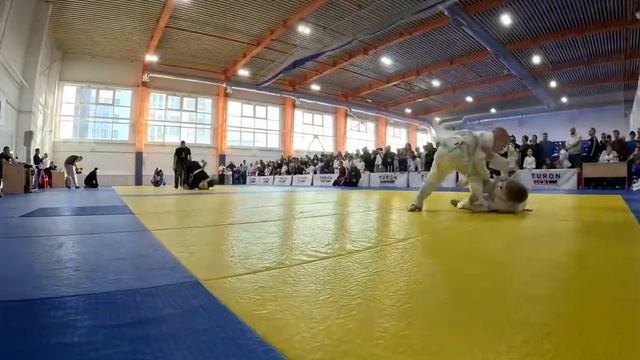 Джиу-джитсу дети , некогда не сдавайтесь !, выиграл на последних секундах ?? смотреть онлайн