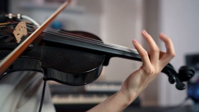 I Plugged My Violin Into a Guitar Amp смотреть онлайн