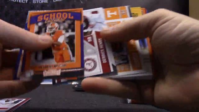 Gilbert's 2017 Contenders Draft Football Box Break смотреть онлайн