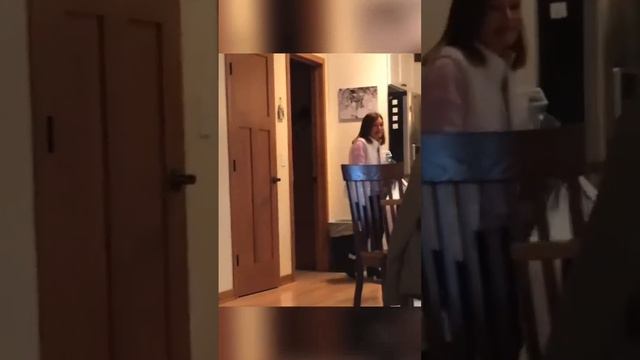 Her parents flew around the world to surprise her on Christmas ❤️🎄 смотреть онлайн