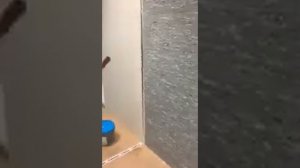 Клеим Линолеум на Стену.