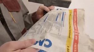 Зубчатый шпатель для укладки плитки на пол и стену с размером зуба (гребенки) – снято на видео