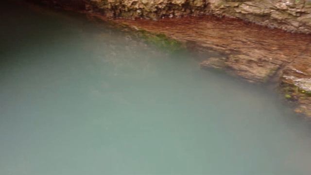 Водопад Атыш вытекает из под горы смотреть онлайн