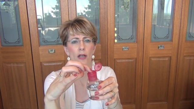 Beauty Hack - Decanting Bioderma Sensibio H2O into a smaller bottle for travel смотреть онлайн