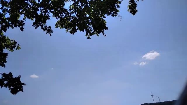 в синем небе плывут облака - автор Андрей Шугашевский смотреть онлайн