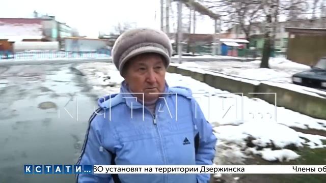 Чтоб успеть освоить бюджетные деньги в Шатках асфальт закатывают в снег и он сразу разваливается смотреть онлайн