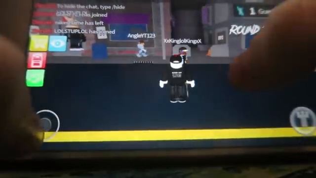 FIRST TIME PLAYING ROBLOX ON MY PHONE!! смотреть онлайн