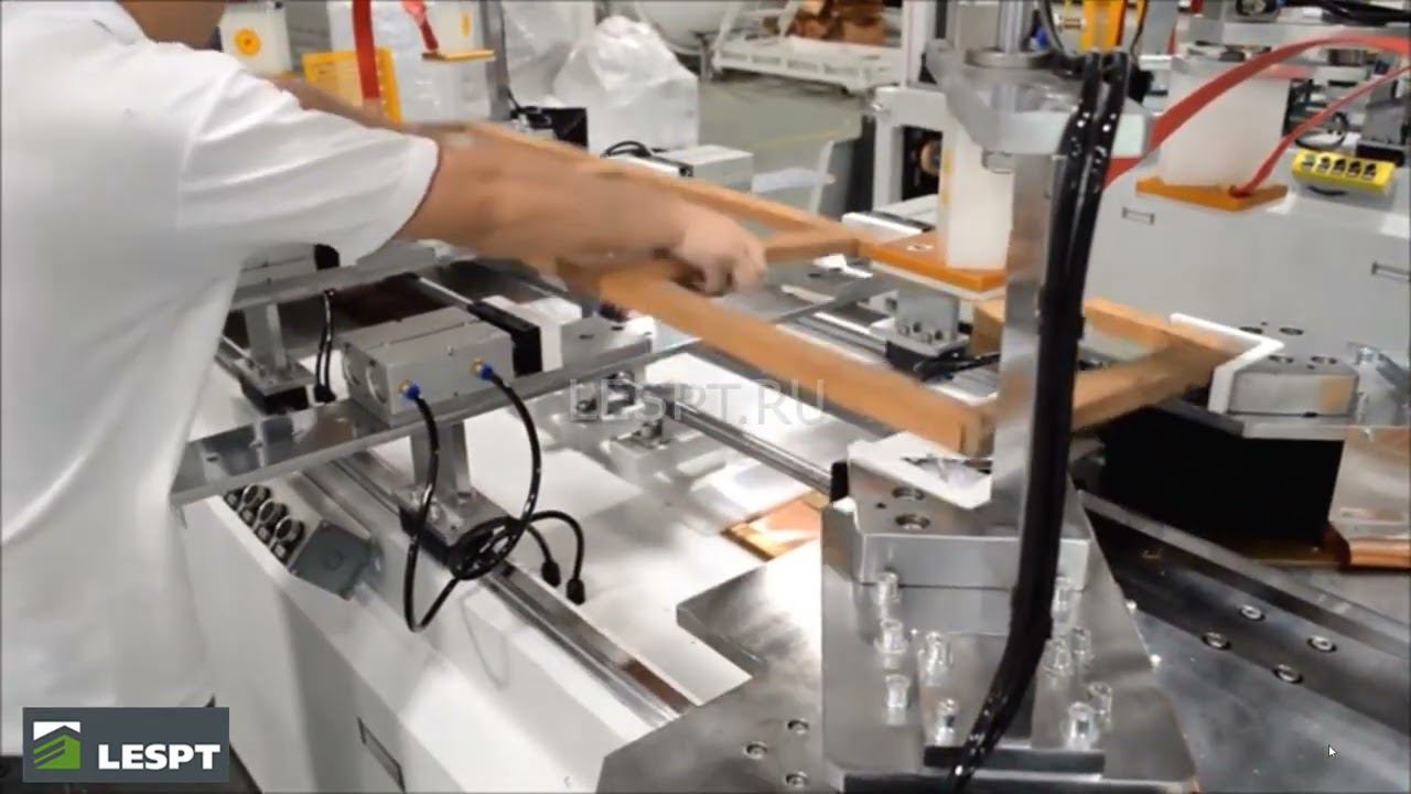 Автоматическая сборочная пресс-вайма с центральной консолью для импоста MH-9228