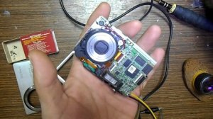 Цифровой фотоаппарат «ПРАКТИКА» не включается.