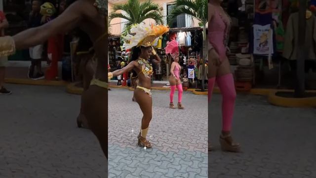 PLAYA DEL CARMEN! CARNAVAL! #mexico #carnaval #travel #livingthedream #fun #5thavenue #travelshorts смотреть онлайн