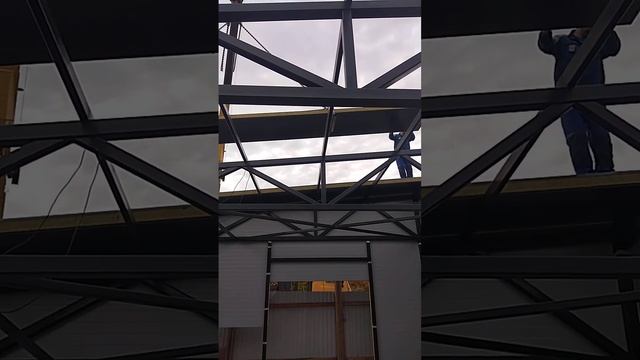 Гараж на две машины. Монтаж кровли, продолжение. смотреть онлайн