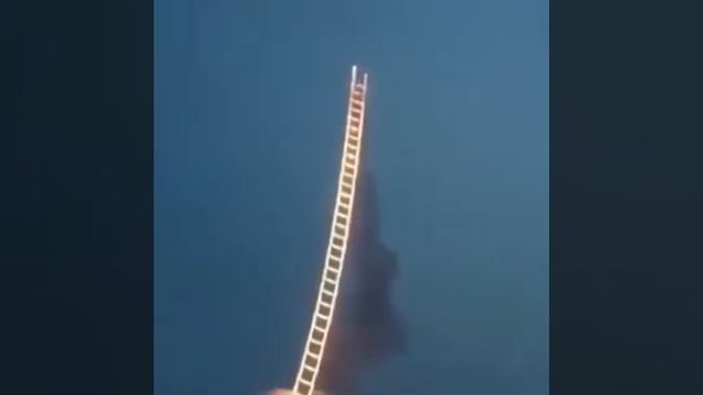 В Японии отдали дань рок н н рольной группе Led Zeppelin, сделав лестницу в небеса фейерверков Зре смотреть онлайн