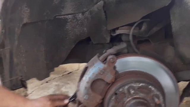 Como cambiar los frenos de un auto. Safari 1995. смотреть онлайн