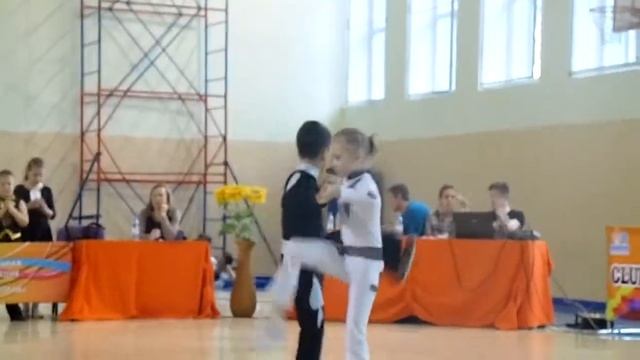 ПЕРВОЕ ВЫСТУПЛЕНИЕ ДАША НОВОСЕЛОВА И ДАНИЛ КОРАБЛИН. смотреть онлайн