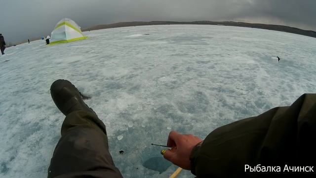 Рыбалка на карася.РЫБАЛКА С НОЧЁВКОЙ.ЛОВЛЯ КАРАСЯ СО ЛЬДА. смотреть онлайн
