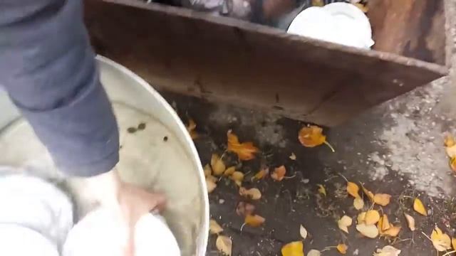 Бьём с другом на работе современные списанные тарелки