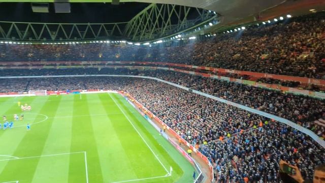 ARSENAL fan spine tingling rendition of NORTH LONDON FOREVER anthem. смотреть онлайн