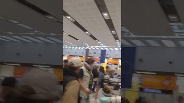 ?? Аэропорт Варна, зона прилёта/Летище Варна, зона за пристигащи/Varna Airport, arrivals area смотреть онлайн