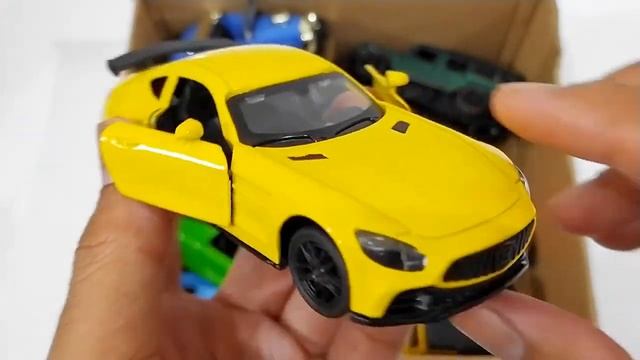 Box full of various miniature cars Lamborghini, Nissan, Hyundai, Pagani, Jaguar, Volvo, Mazda 06 смотреть онлайн