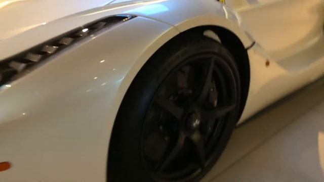 White LaFerrari At Ferrari Beverly Hills смотреть онлайн