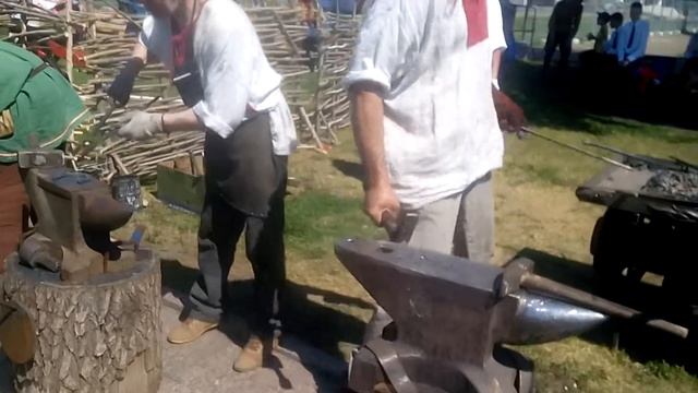 Кузнецы за работой смотреть онлайн