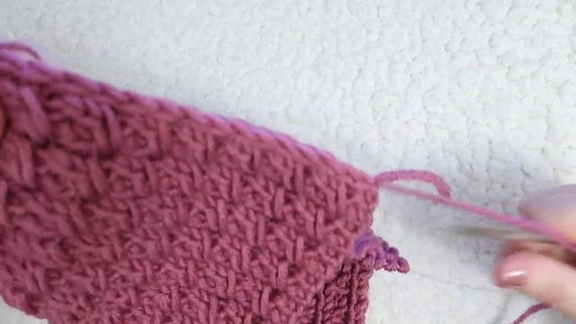 Шапка спицами с красивым объемным узором. Мастер класс смотреть онлайн