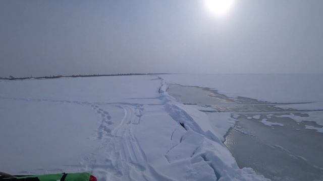 Байкальская рыбалка Чудом перескочили широченную щель смотреть онлайн