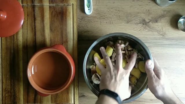Жаркое из картофеля с грибами в глиняном горшочке смотреть онлайн