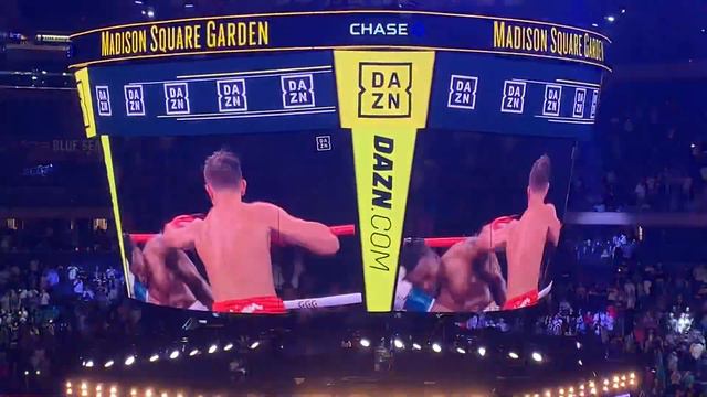 ГГГ Геннадий Головкин Стив Роллс. Gennadiy Golovkin vs Steve Rolls. Вид с трибуны! MSG DAZN GGG NYC смотреть онлайн