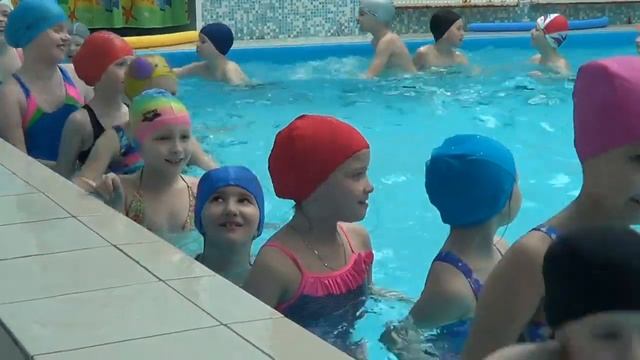 Первое занятие в бассейне смотреть онлайн