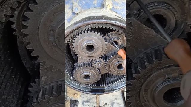 редуктор хода миниэкскаватора смотреть онлайн