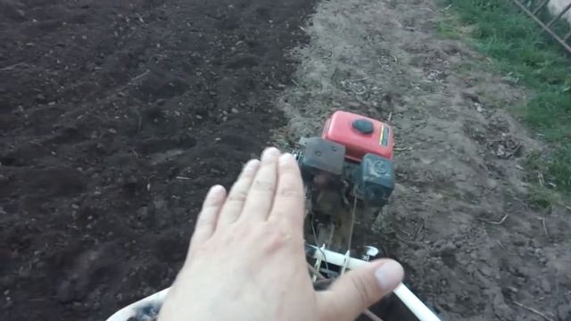 Как пахать простым мотоблоком плотный грунт?