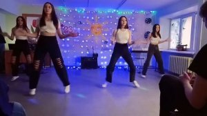 Танец для мальчиков под INSTASAMKA - За деньги да