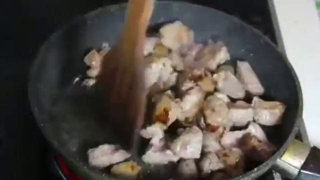 Говядина жареная на сковороде с луком смотреть онлайн