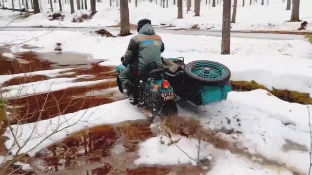 Покатушка по лесу на Урале и Иж Юпитере смотреть онлайн
