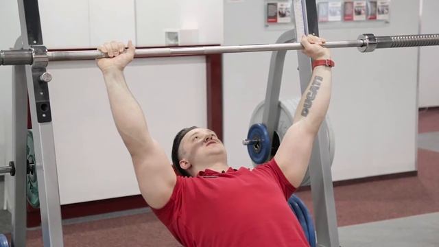 Жим штанги лежа на наклонной скамье 45 градусов [Спортивный Бро] смотреть онлайн