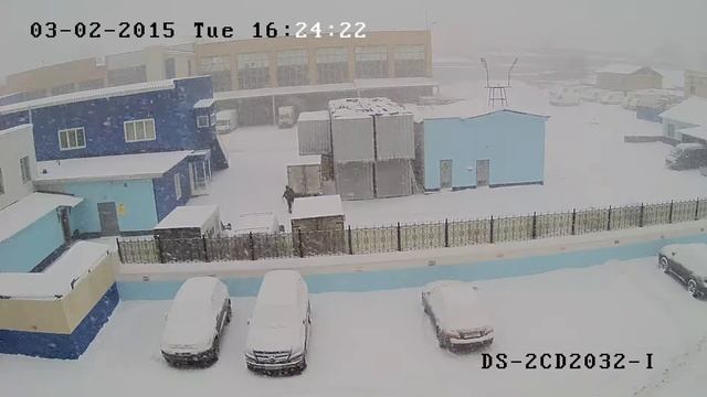Пример видео IP камеры Hikvision / HiWatch днем при снегопаде смотреть онлайн